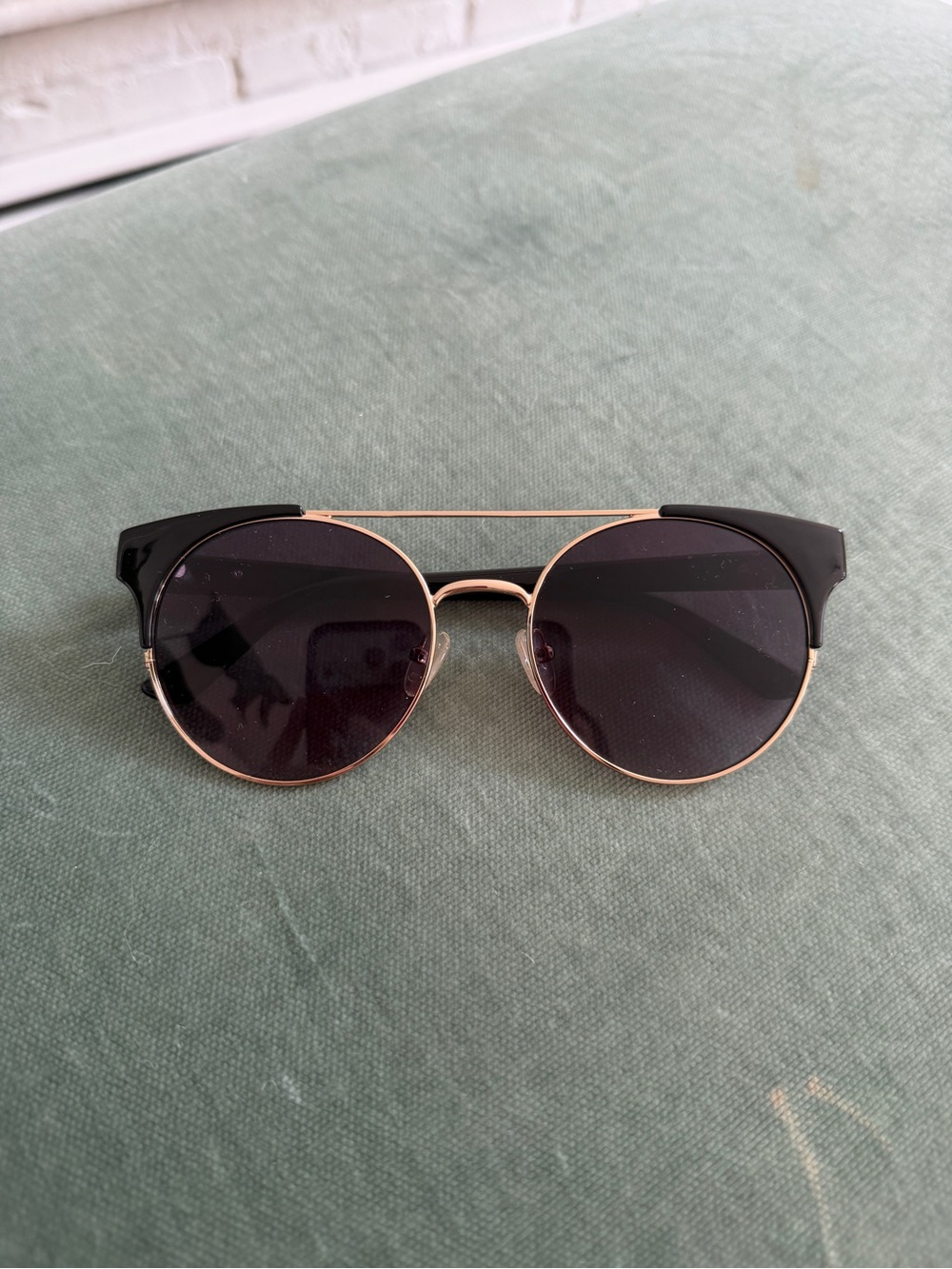 ChiliBeans Black sunglasses with gold rim (from Brazil)